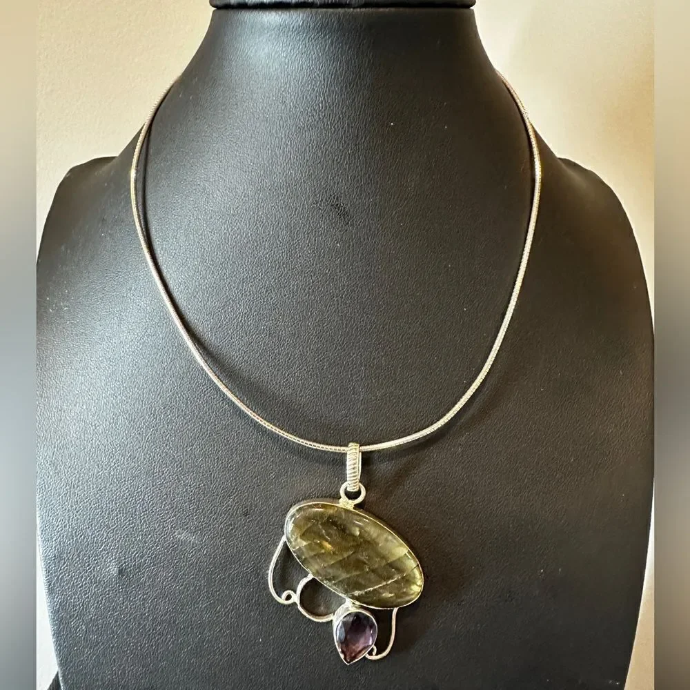 Stunning‎ Labradorite cabochon and pear but amethyst in .925 pendant!